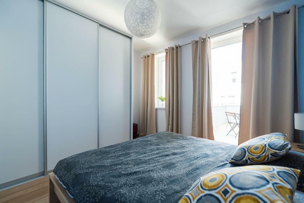 Private 5 Star 3 Room Flat And In-Door Pkg Nitra Bagian luar foto